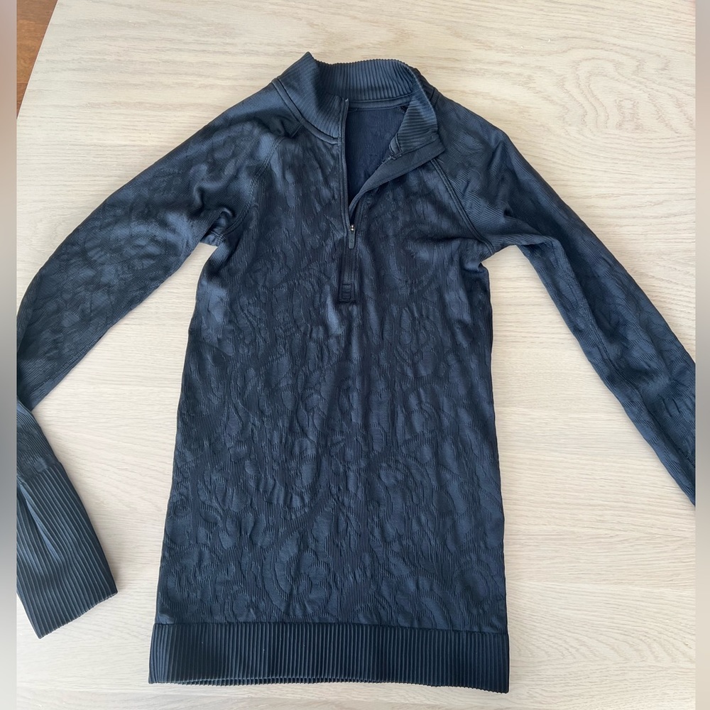 Lululemon half zip long sleeve black workout top size 4